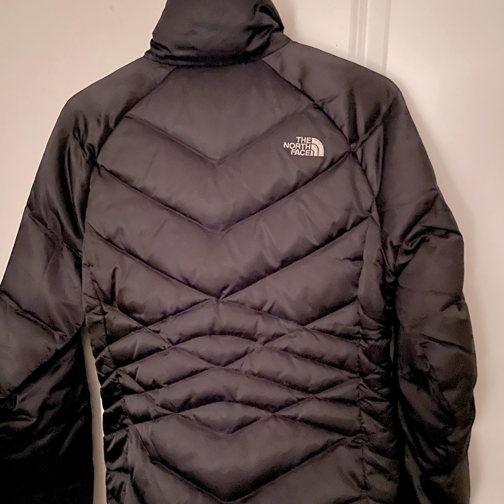 Women’s black medium 550 Northface puffer